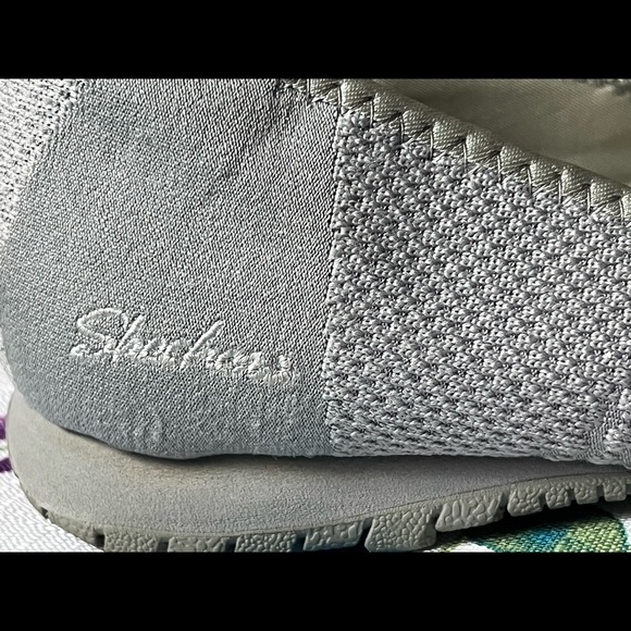 Sketchers Size 7 - Picture 6 of 12